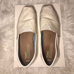 White Glitter TOMS. Women’s 7.5.